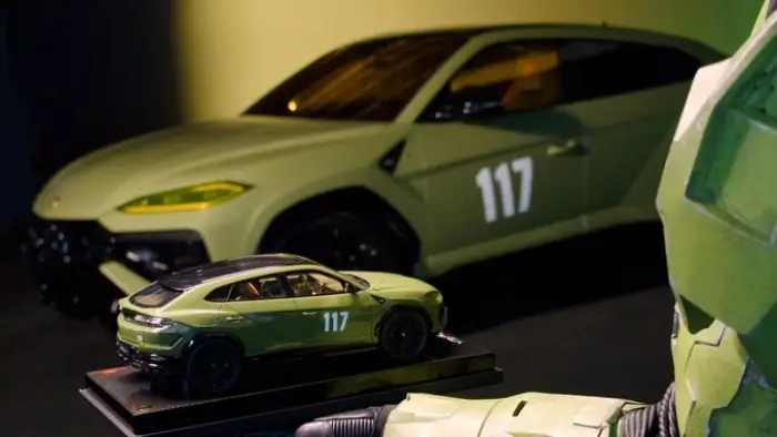 Lamborghini Urus SE Master Chief 117 Edition 1:18 Collectible Sweepstakes
